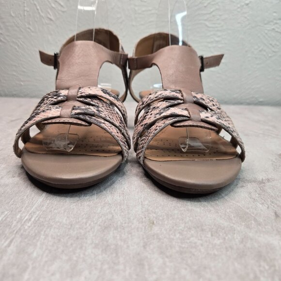 Clarks Low Wedge Sandals Size 8.5 Brown Leather Animal Print Minimalist T Strap - Picture 3 of 12